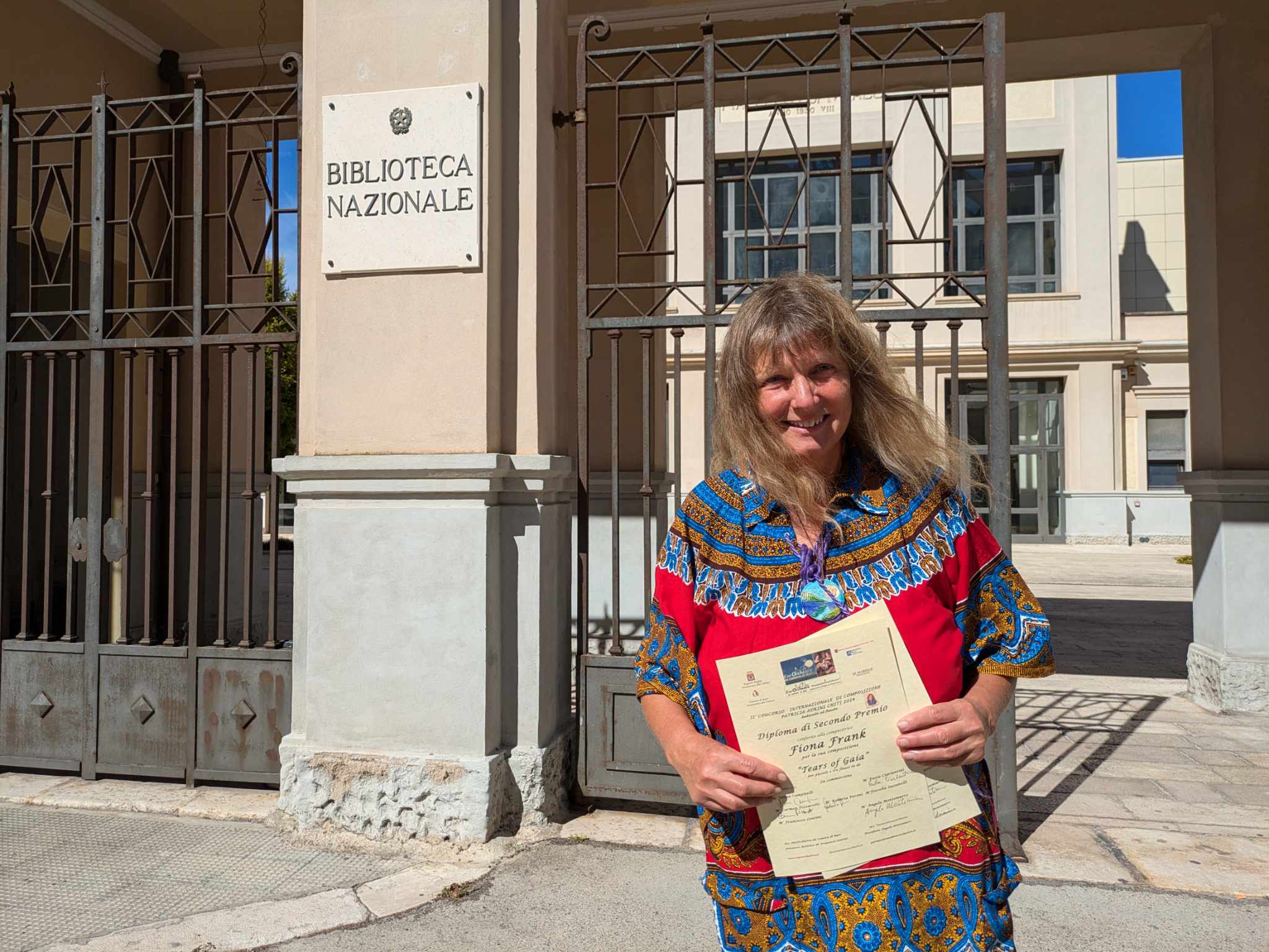 Fiona T. Frank showing her Winners' Certificates, Donne in Musica Bari 2024